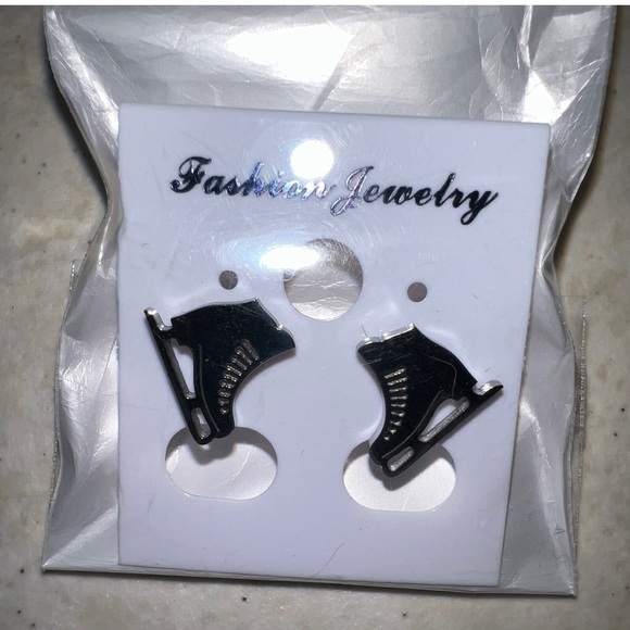 $3⛸️Ice Skating Stud Earrings⛸️New⛸️$3 WHEN BUNDLED WITH 3 OR MORE ITEMS - Picture 3 of 12